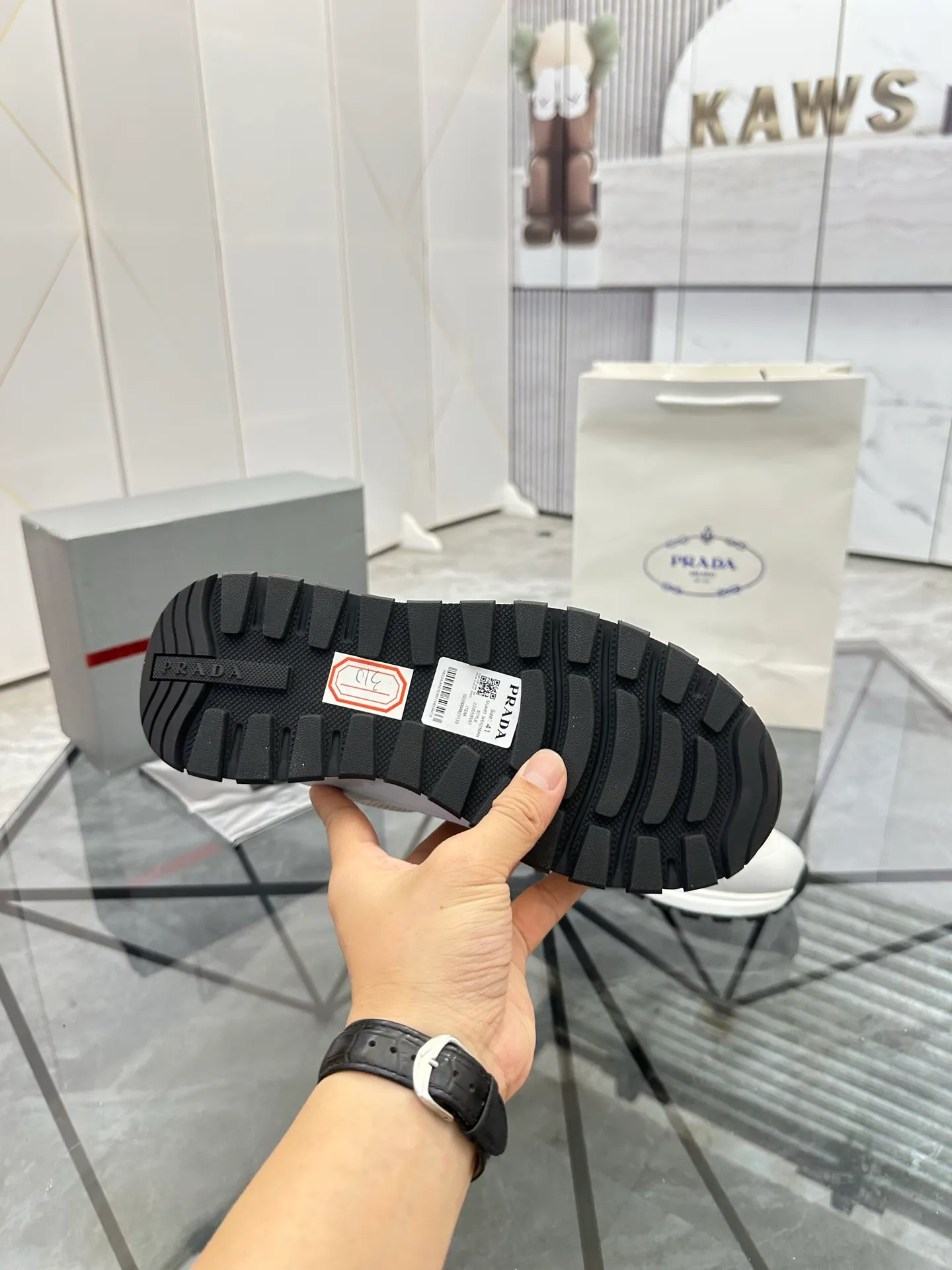 Men's shoes for sale 💰: 💰P600¥ High-end top quality Product trademark: Prada *"Prada*" low-top casual shoes Regular size: 38-45 (can be customized to 46) Product materials: Upper imported glue splicing original material, breathable lining, cowhide foot pads, original outsole. Number: 832